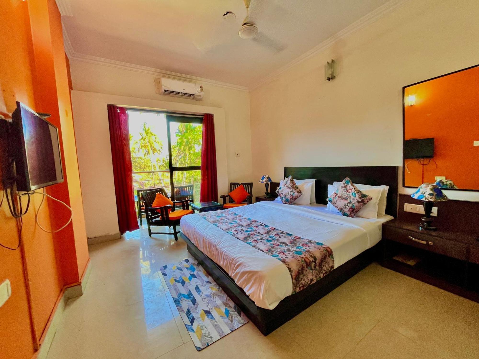 Summer Beach Resort, Goa - #Near Baga Beach #Swimming Pool #Garden #Bar #Lift #Premium Rooms #Property Of The Year #70565-84665 Calangute Dış mekan fotoğraf