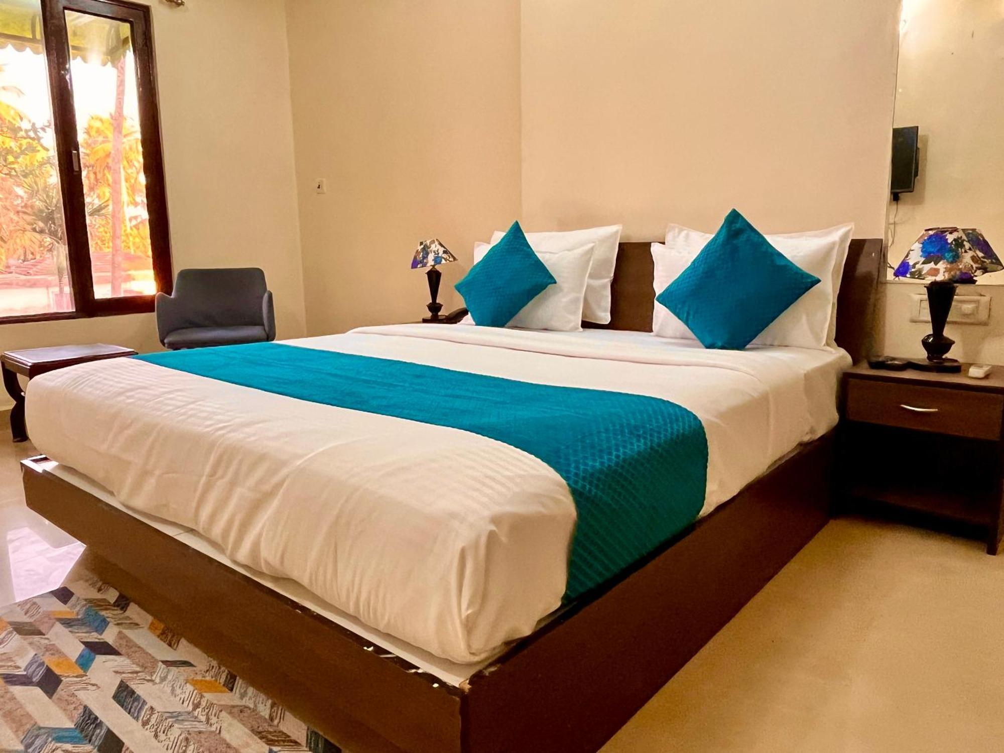 Summer Beach Resort, Goa - #Near Baga Beach #Swimming Pool #Garden #Bar #Lift #Premium Rooms #Property Of The Year #70565-84665 Calangute Dış mekan fotoğraf