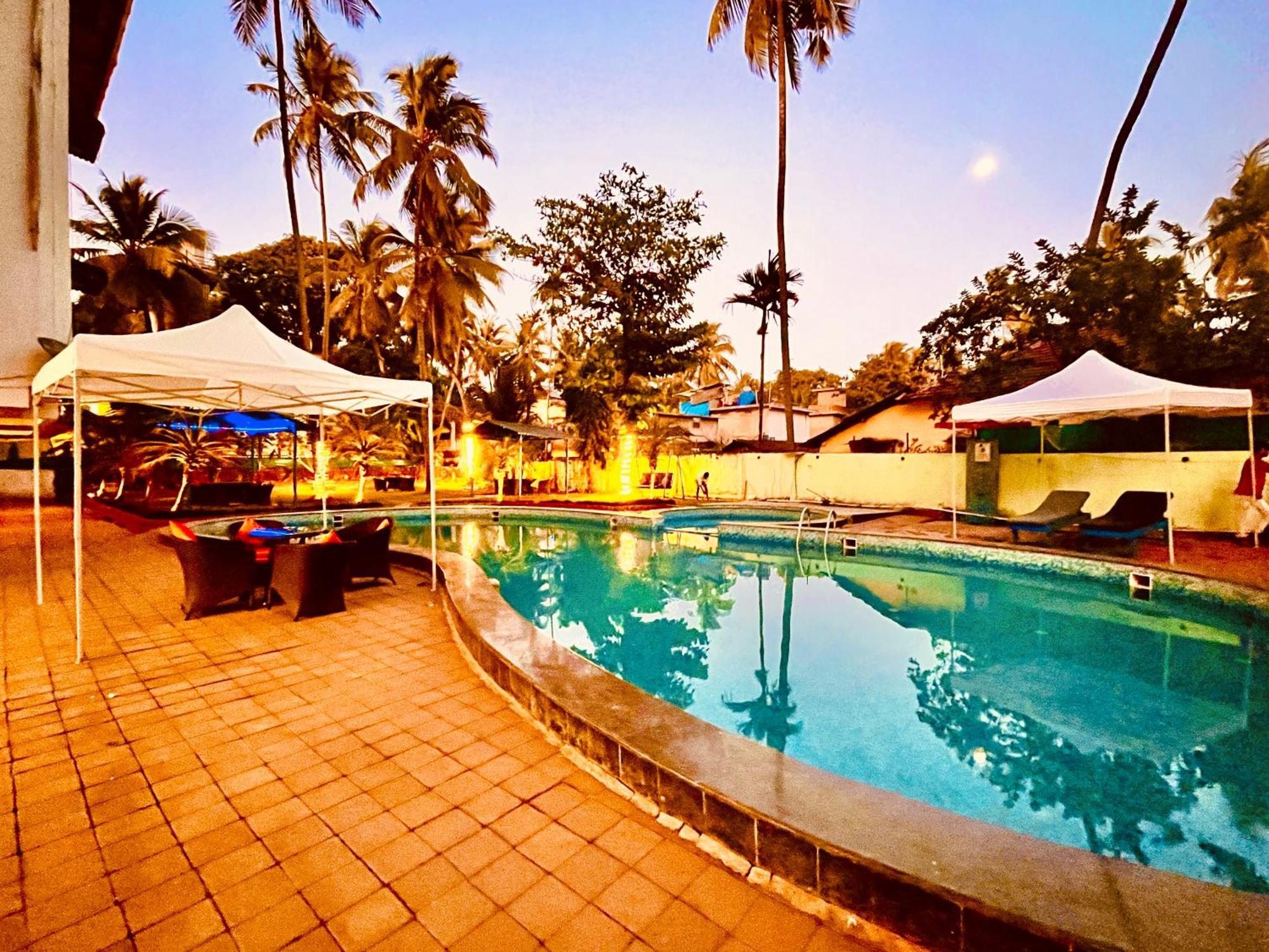 Summer Beach Resort, Goa - #Near Baga Beach #Swimming Pool #Garden #Bar #Lift #Premium Rooms #Property Of The Year #70565-84665 Calangute Dış mekan fotoğraf