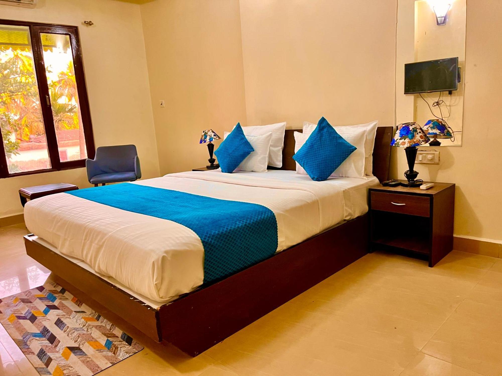 Summer Beach Resort, Goa - #Near Baga Beach #Swimming Pool #Garden #Bar #Lift #Premium Rooms #Property Of The Year #70565-84665 Calangute Dış mekan fotoğraf